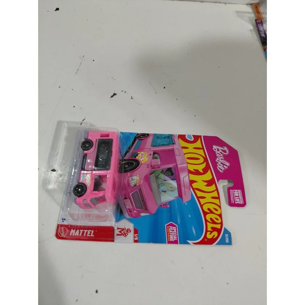 NIP Hot Wheels Mattel Toys Series 1:64 DieCast Barbie Dream Camper